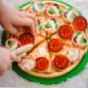 Melissa&Doug Wooden Pizza Playset with Cutting Toy